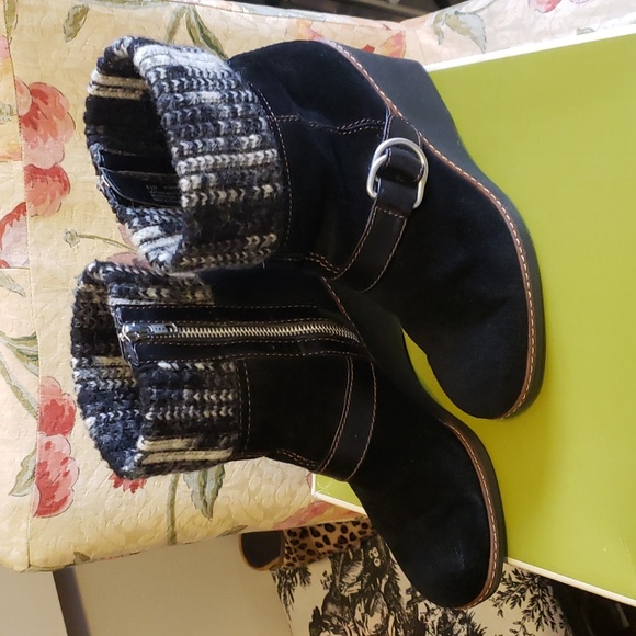 Naturalizer, Kenning Wedge Bootie in Black, Size 8 1/2. - Picture 4 of 9